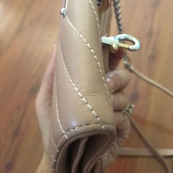 🎉5xHP🎉 Rebecca Minkoff Tan Quilted Crossbody Bag with Chain Strap - Picture 8 of 8